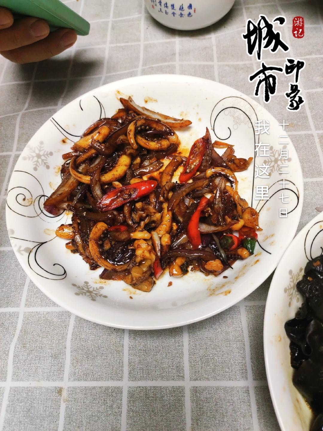 爆炒鱿鱼须，加上这一步，可以与铁板鱿鱼媲美