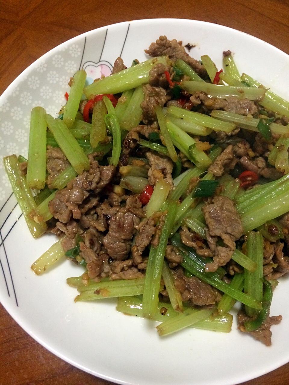 芹菜炒牛肉【附让牛肉嫩嫩的小秘密】