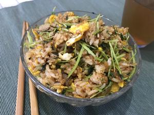 豆苗酱油炒饭的做法 步骤3