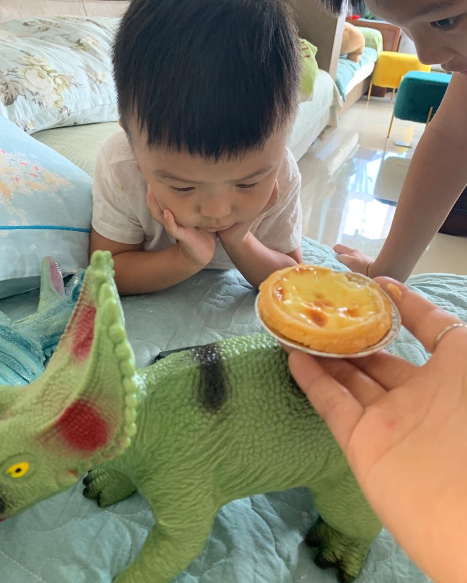 教你做和KFC一样超级好吃的【葡式蛋挞】，吃了根本就停不下来吖