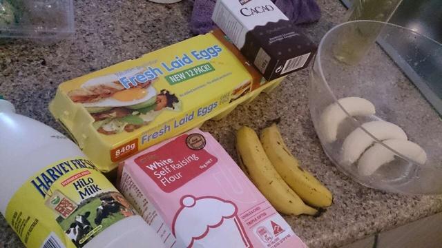 banana chocolate pancakes的做法 步骤1