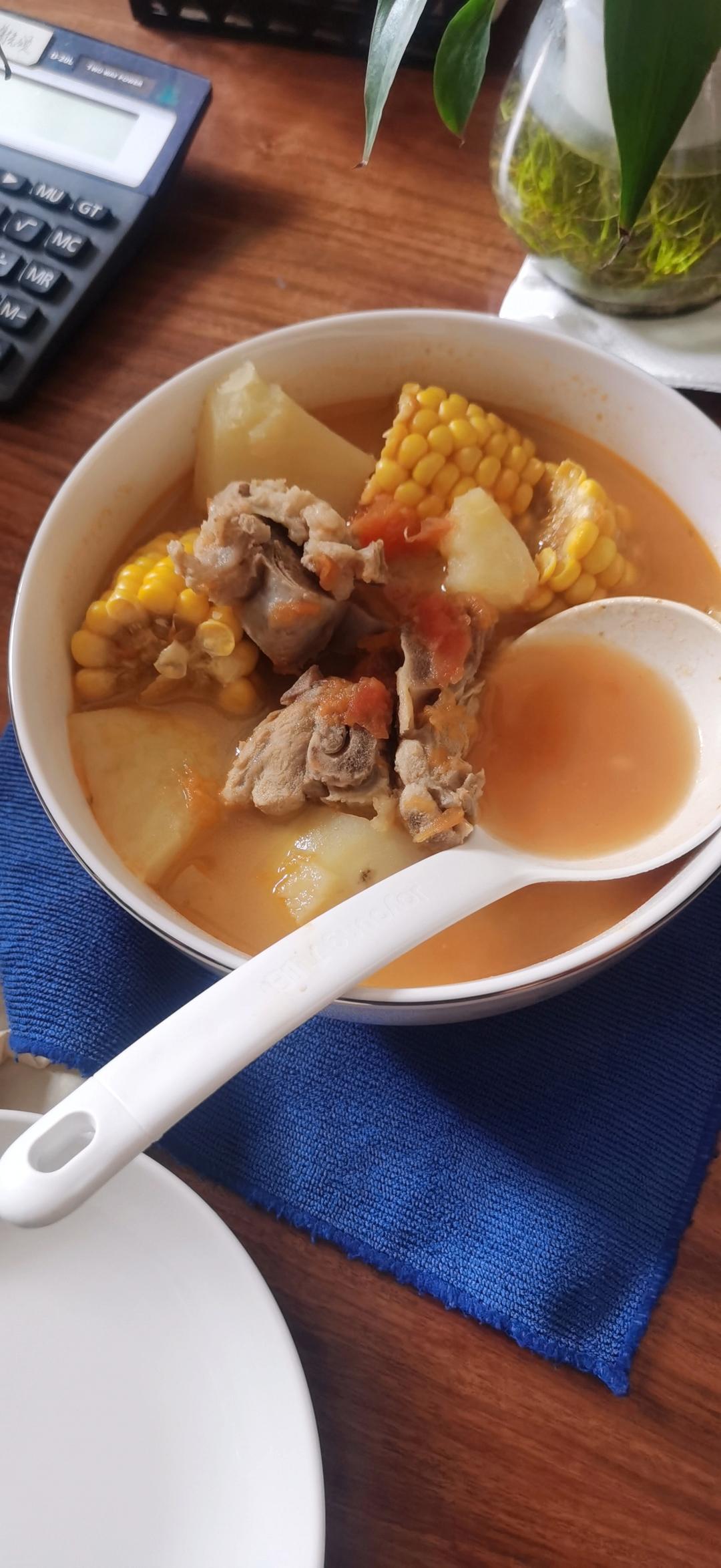 番茄土豆玉米排骨汤