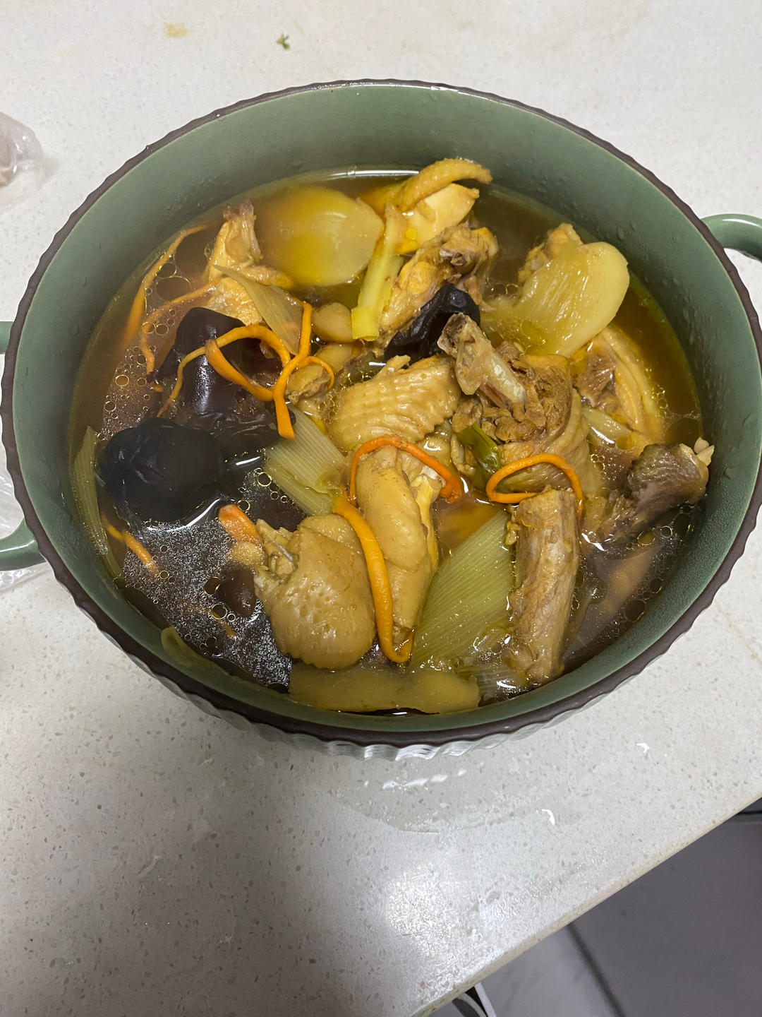 当归红枣枸杞炖鸡汤