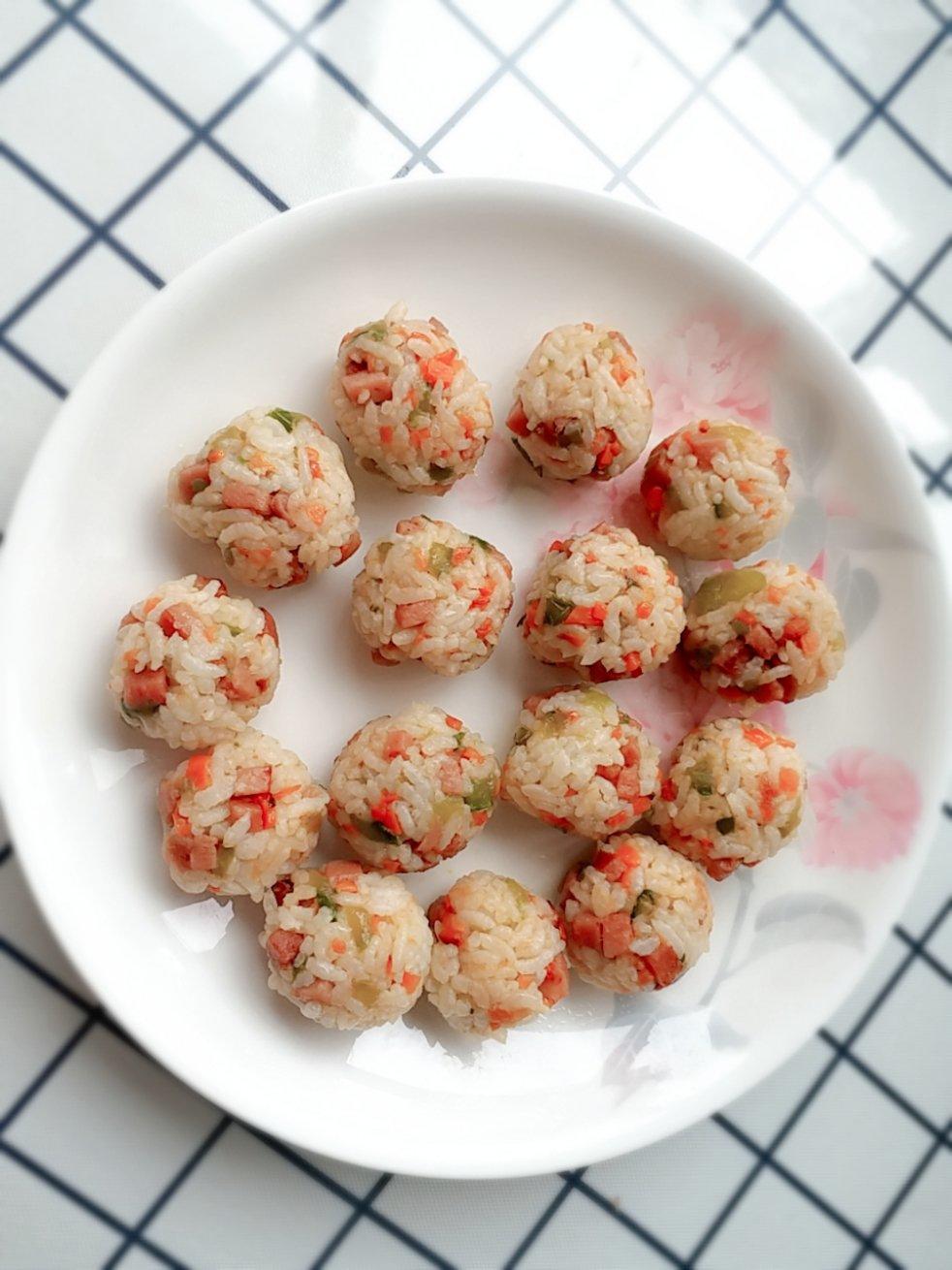 小盆友超爱的肉松饭团子