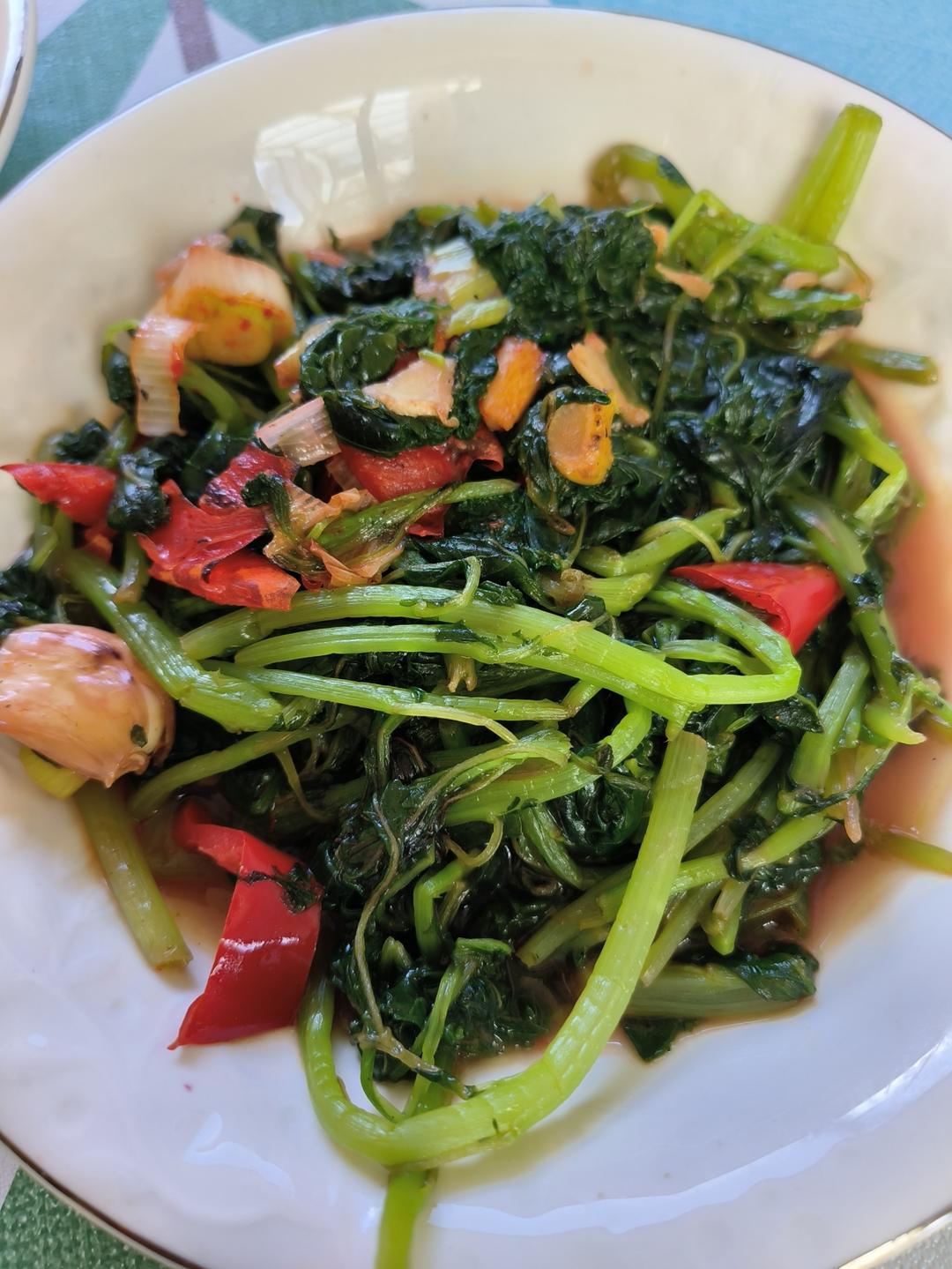 蒜茸炒红苋菜