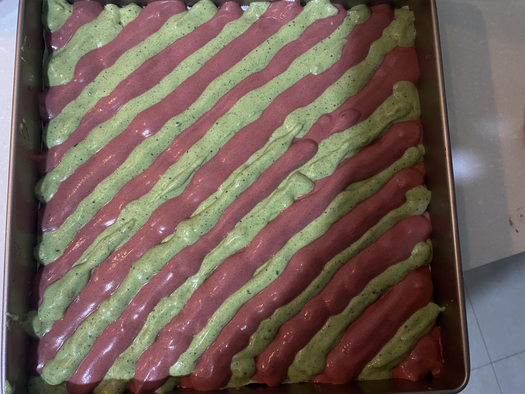 抹茶和红丝绒的圣诞蛋糕卷