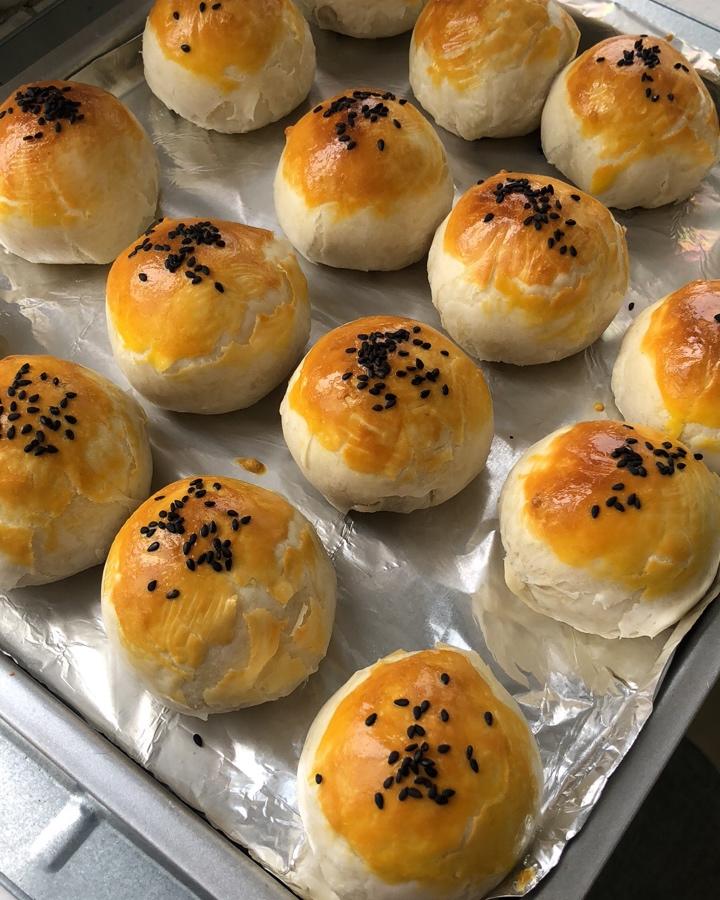 从炒红豆沙开始做蛋黄酥（视频）