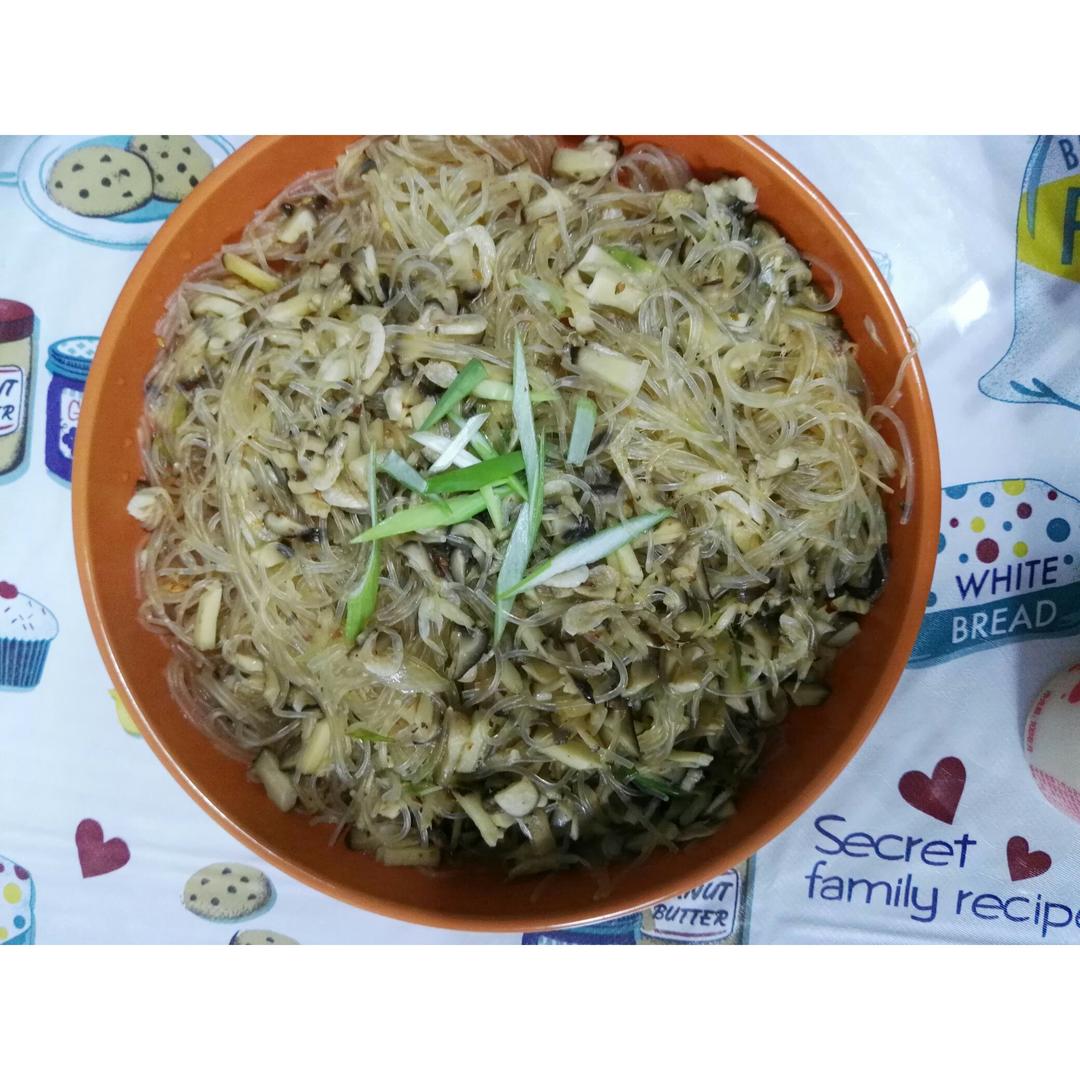 香菇干贝粉丝煲