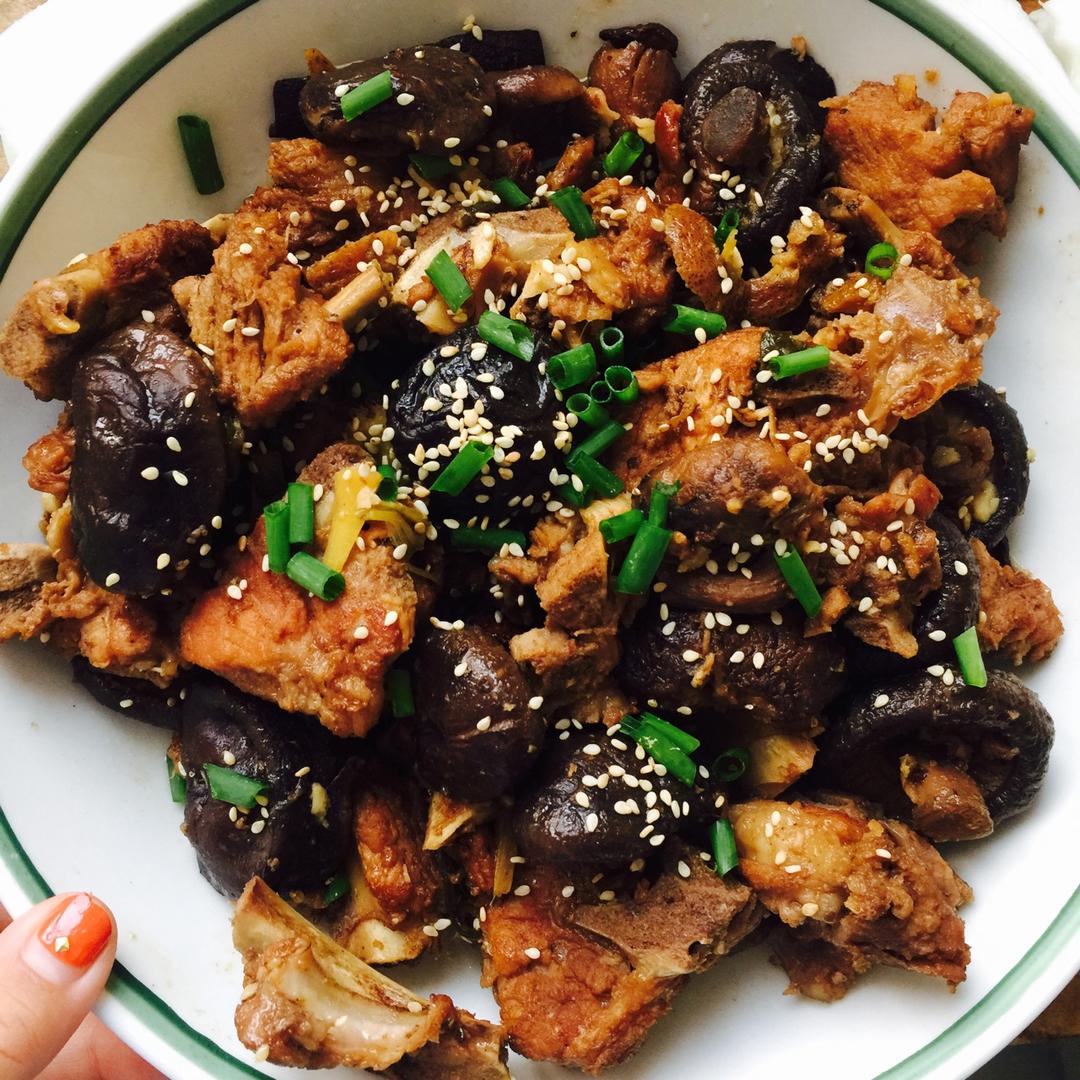 骨酥肉烂红烧排骨