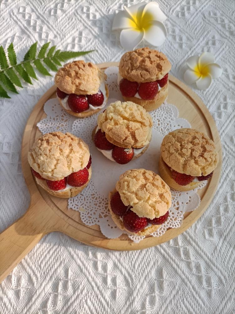 巨好吃的奶油酥皮泡芙！的做法