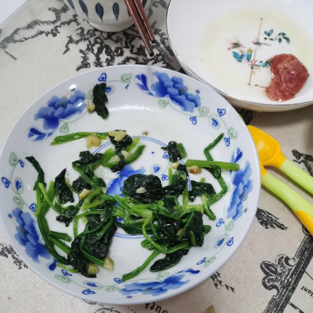 不涩口又嫩的清炒菠菜