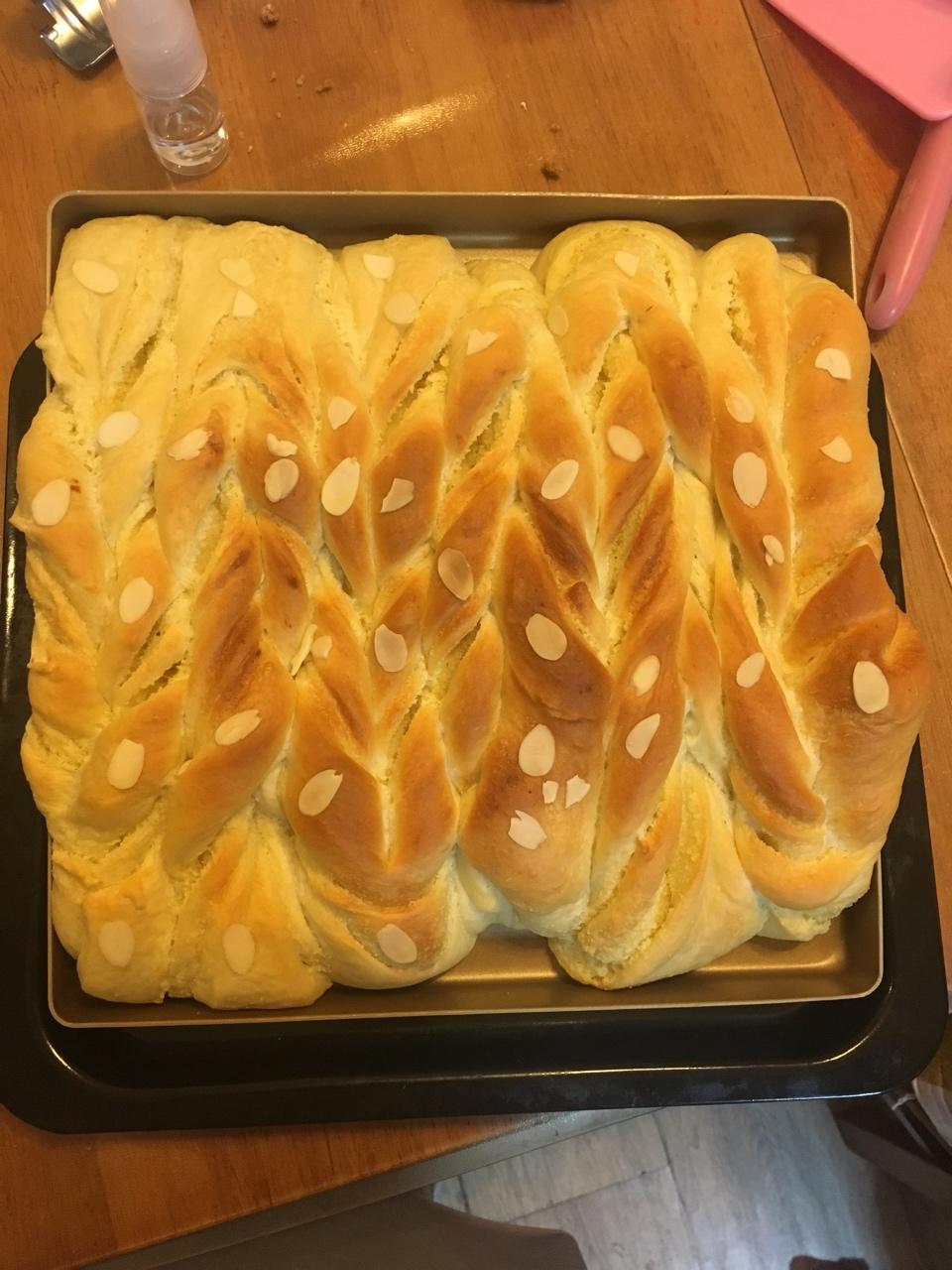 杏仁奶油软排包