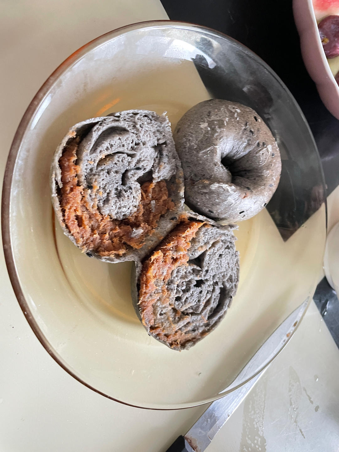 双重黑芝麻奶酥贝果