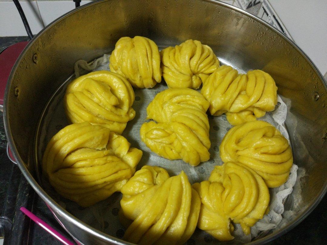 一根筷子卷出盘丝花卷（南瓜花卷）