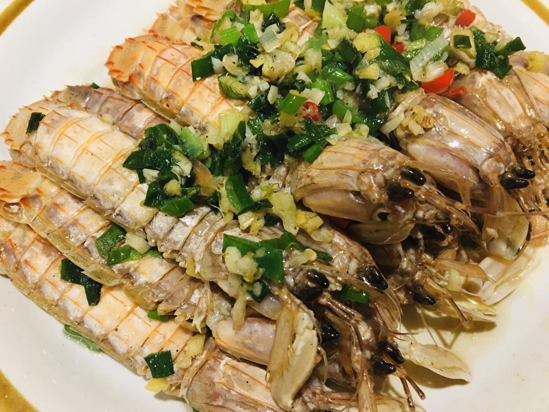 无油炸版的椒盐皮皮虾和巧拨虾壳的方法