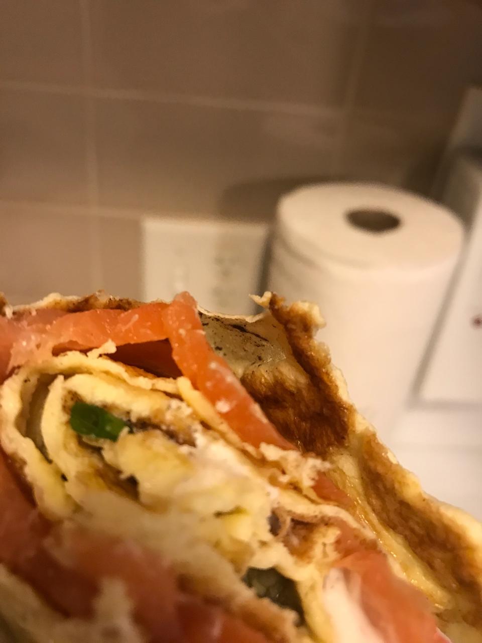 烟熏三文鱼煎蛋卷