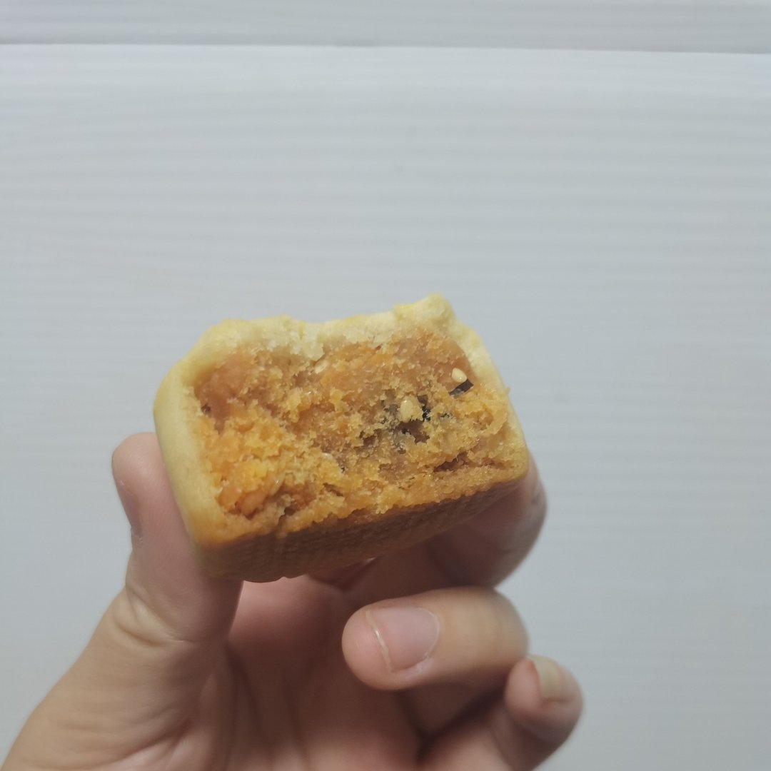 咸蛋黄肉松海苔月饼