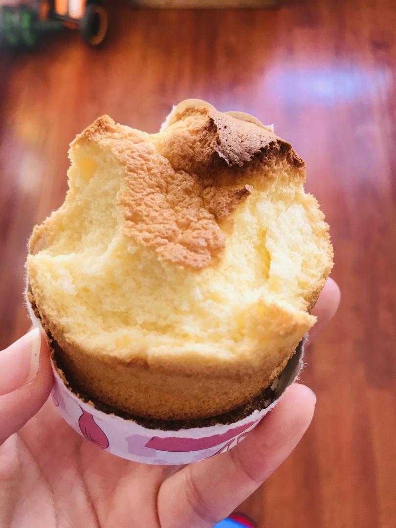 软绵绵戚风纸杯蛋糕