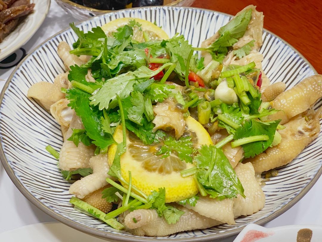 【酸辣无骨凤爪】