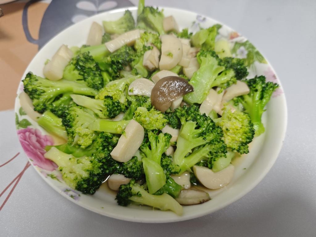 杏鲍菇炒西兰花