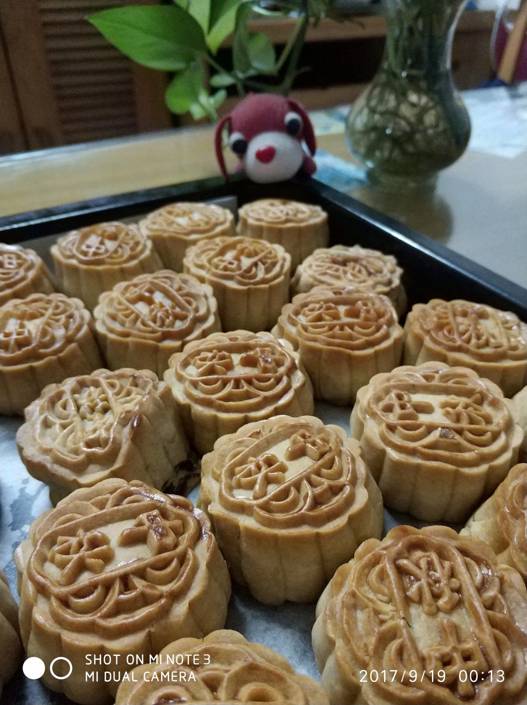 广式月饼—蛋黄莲蓉月饼