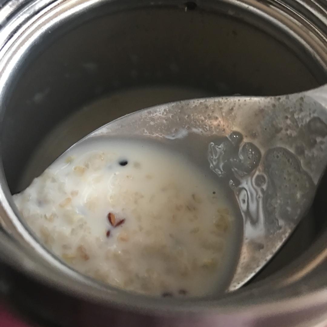 藜麦牛奶燕麦粥