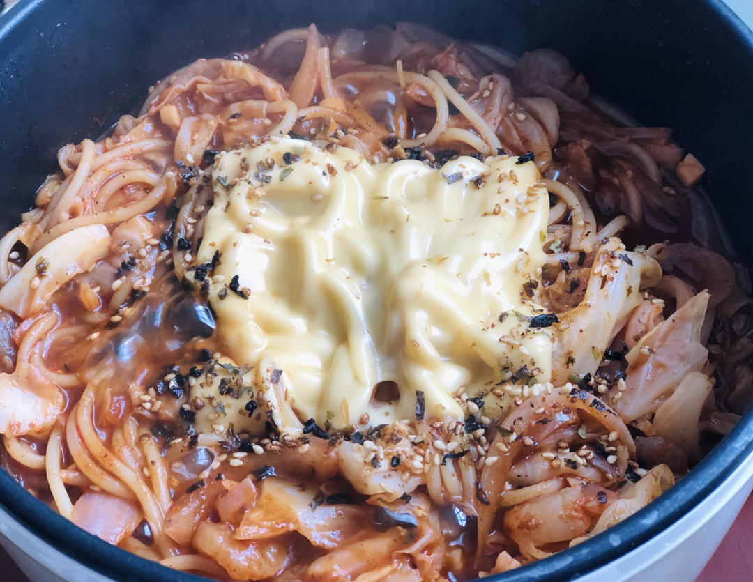 单锅辣白菜芝士海鲜焗意面