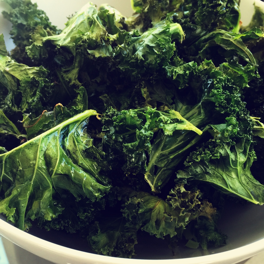 樱桃vs小叶子做的夜宵零食盐烤羽衣甘蓝