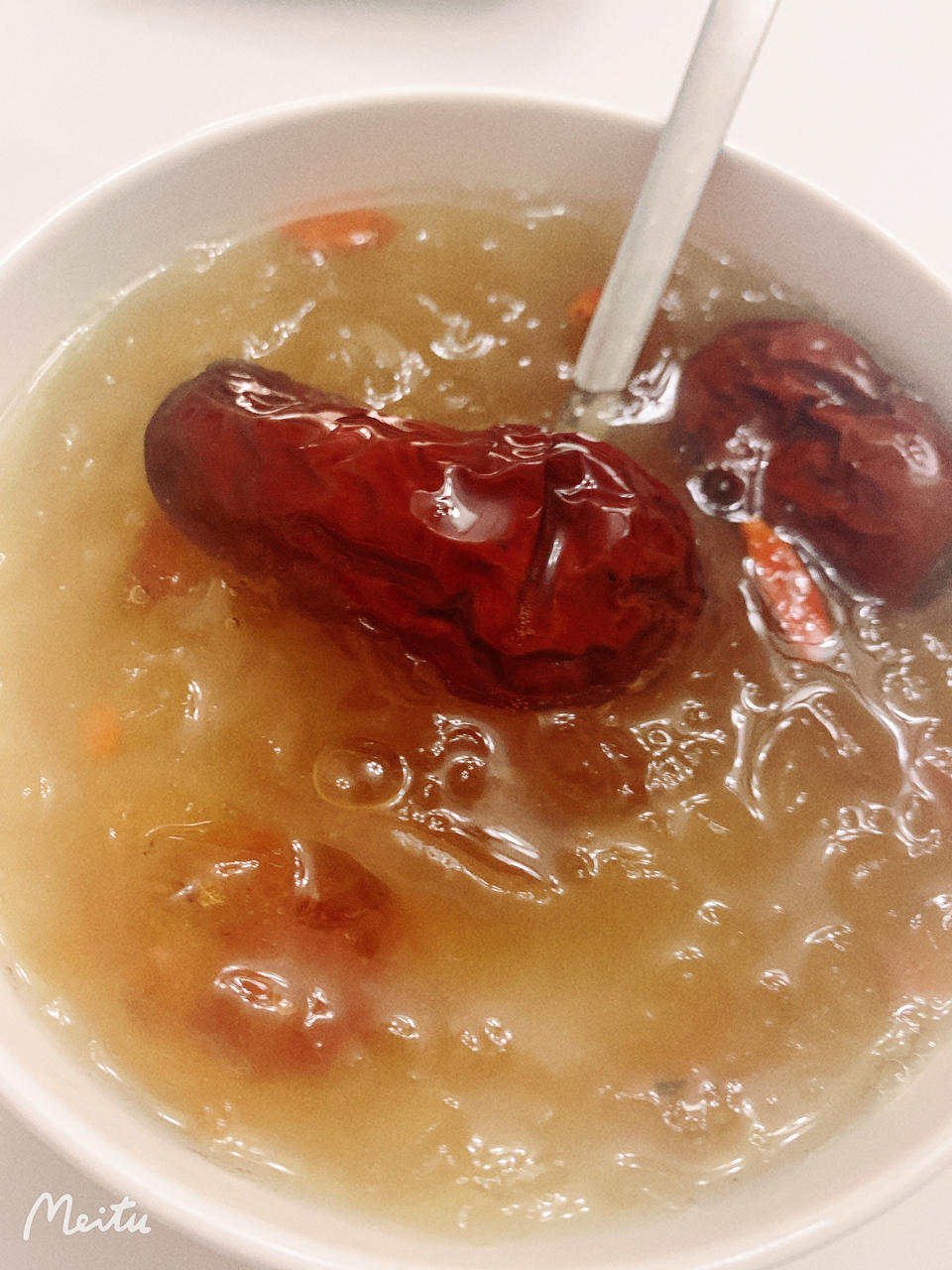 快速出胶~银耳红枣汤