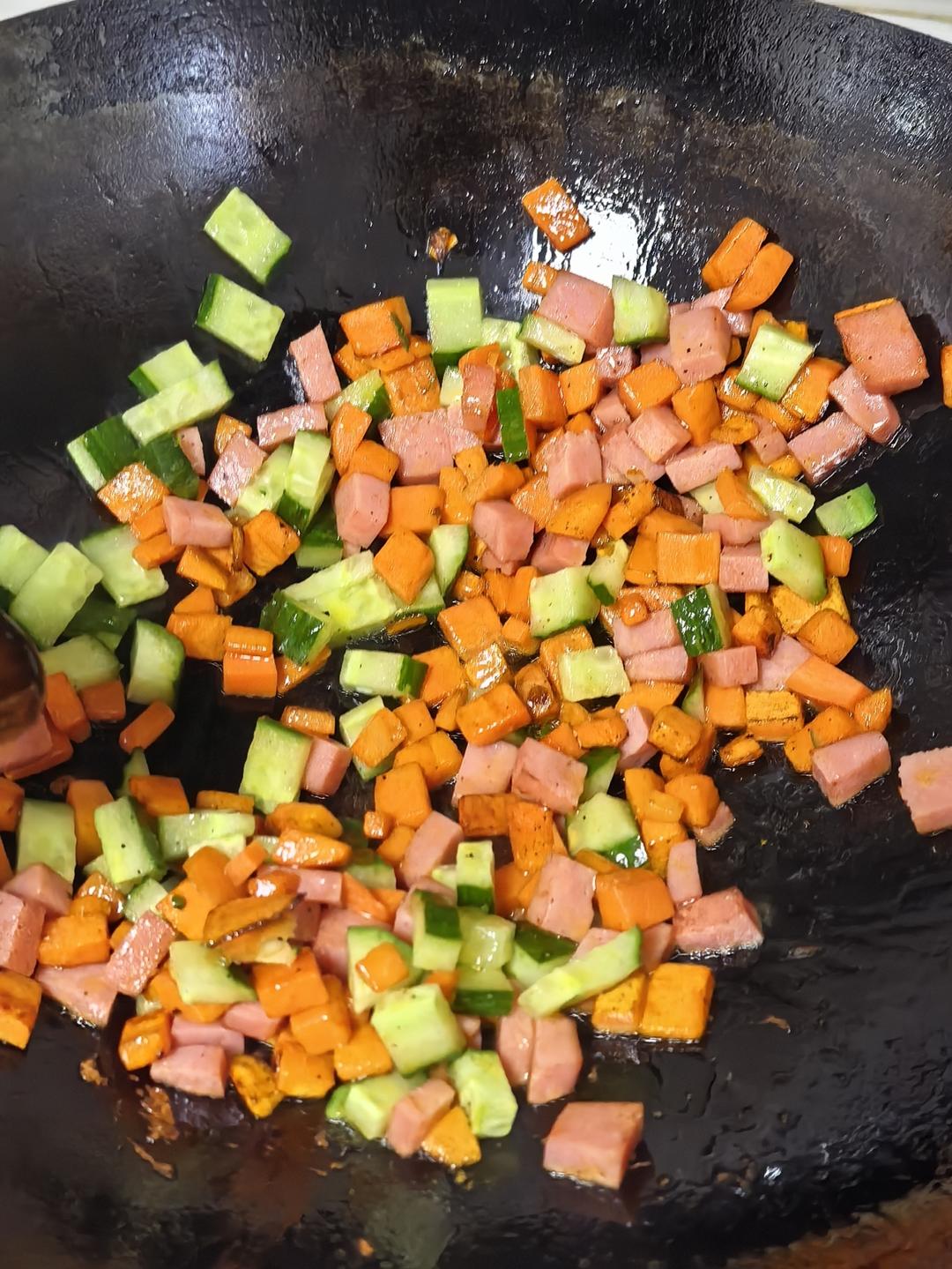 黄瓜胡萝卜火腿丁