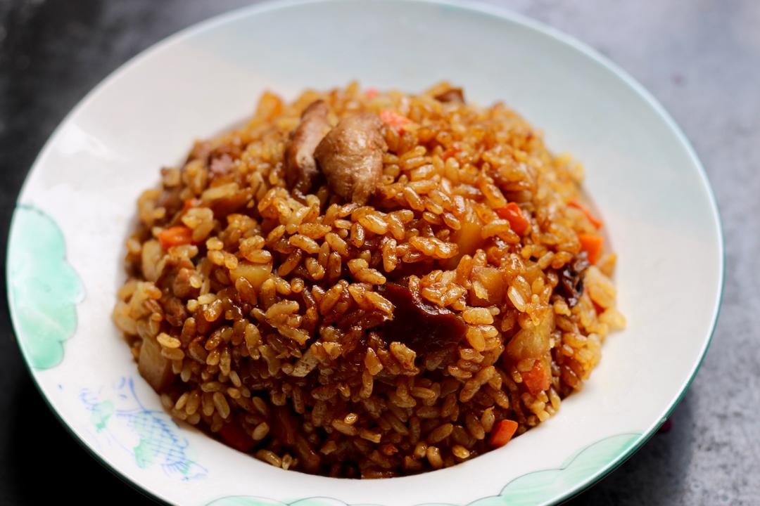 【香菇鸡肉焖饭】