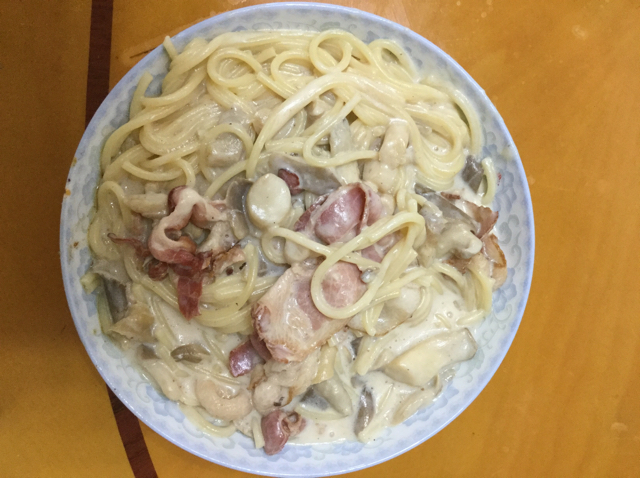 白汁蘑菇培根意粉