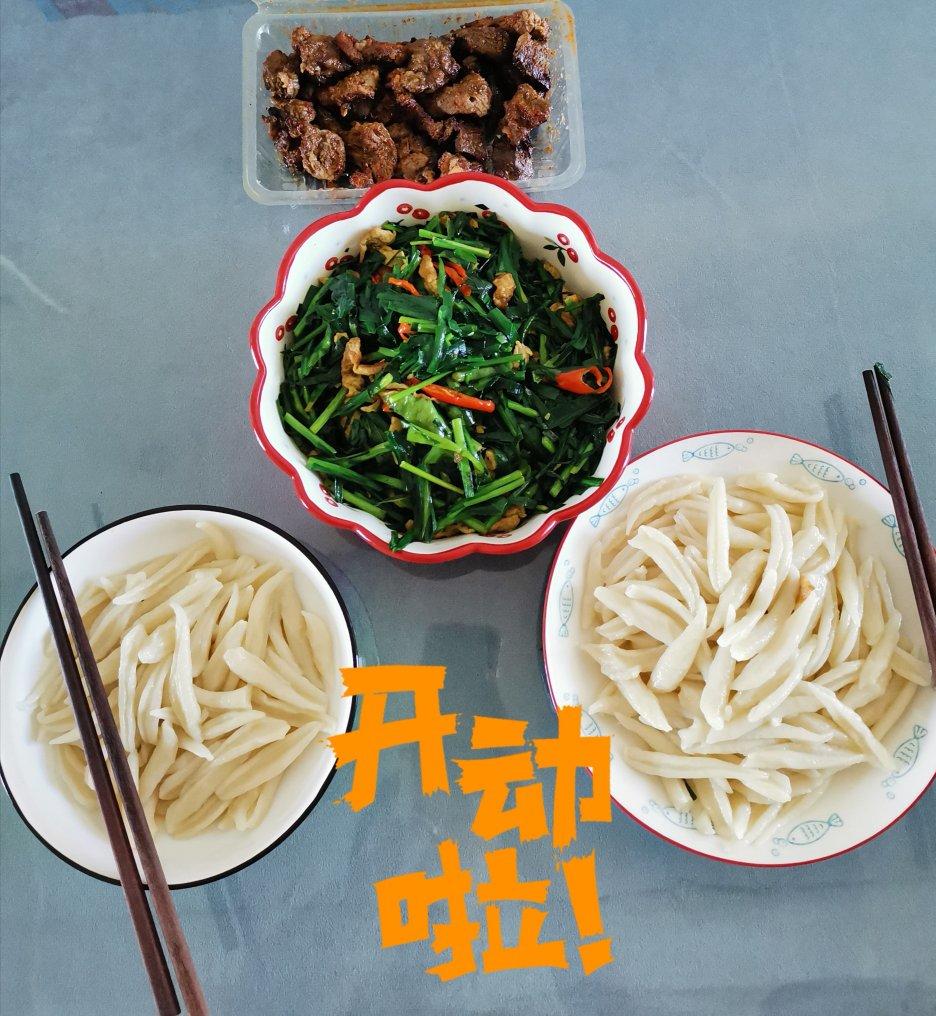 堂妈小厨——菠菜汁剪刀面