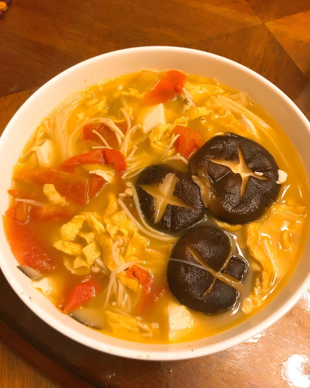 西红柿菌菇豆腐汤