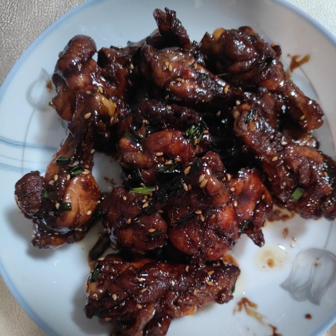 好吃到舔手指的「蒜香蜜汁鸡翅根」👍