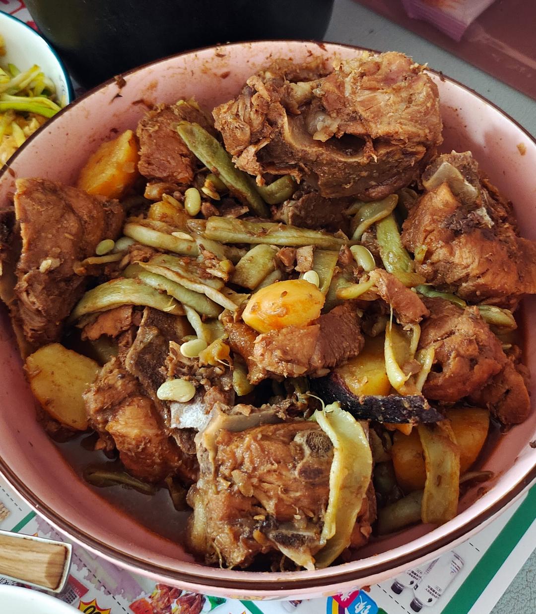 铁锅炖脊骨腔骨豆角土豆（不用炒）