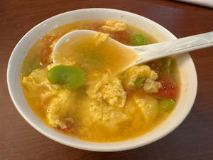 夏季美味减脂汤：番茄蚕豆米鸡蛋汤的做法 步骤8