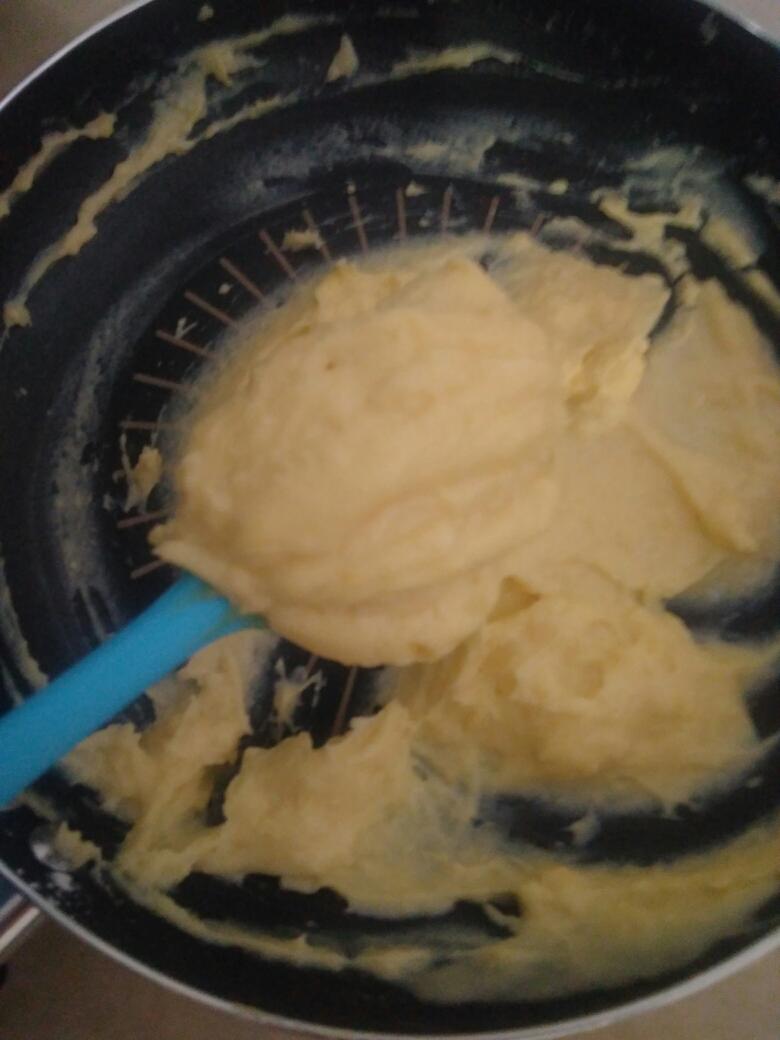 泡芙内馅：卡仕达酱（小新厨渣）