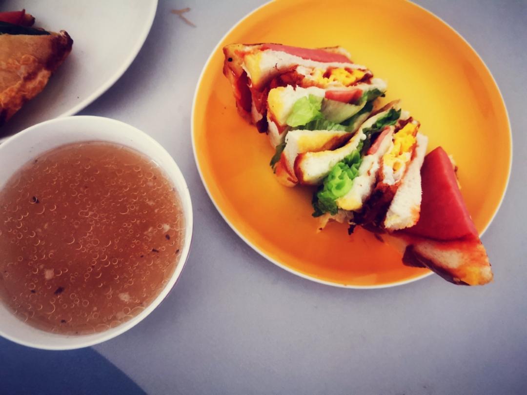 早餐给兄妹俩做好吃的三明治，简单又省事～