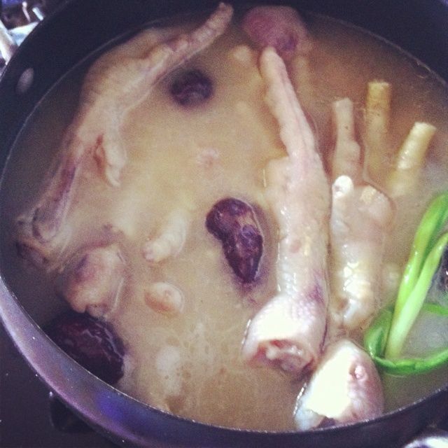 养颜山药杂豆煲鸡脚
