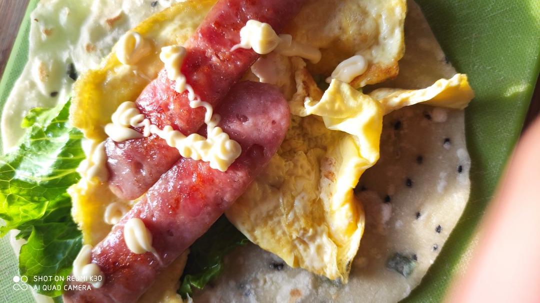 就像有句话所说：成年人的世界里，从来就没有“容易”二字。很多时候，你只能单枪匹马，直面生活的兵荒马乱。