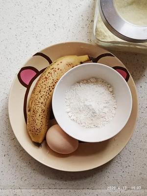 宝宝辅食之奶香四溢的香蕉鸡蛋卷的做法 步骤1