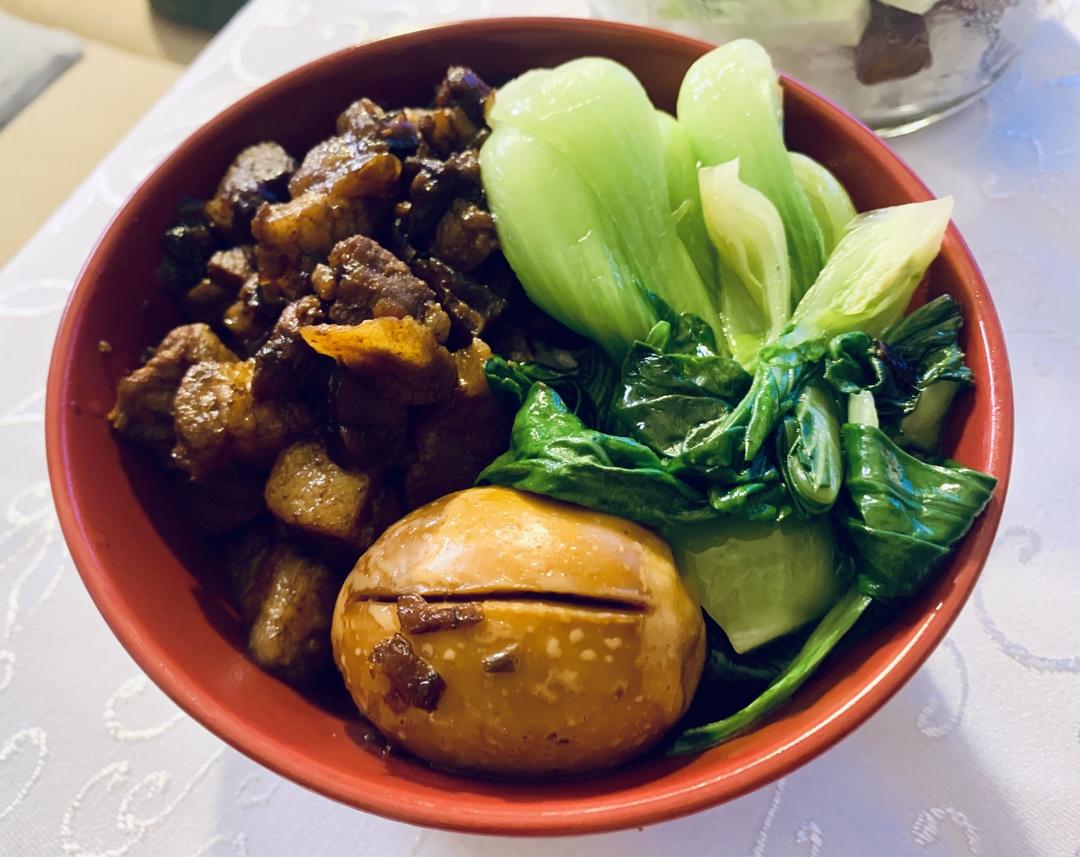 洋葱酥卤肉饭