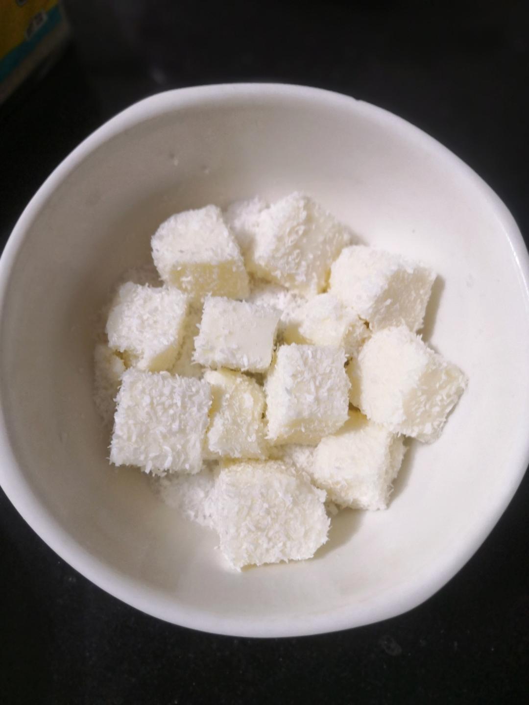 只要1个平底锅就能做的椰奶冻，免蒸免炸，Q弹顺滑奶味浓郁