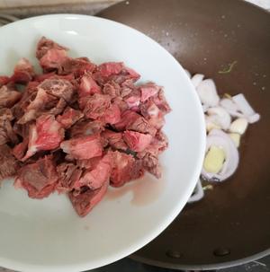 咖喱土豆牛肉饭的做法 步骤7