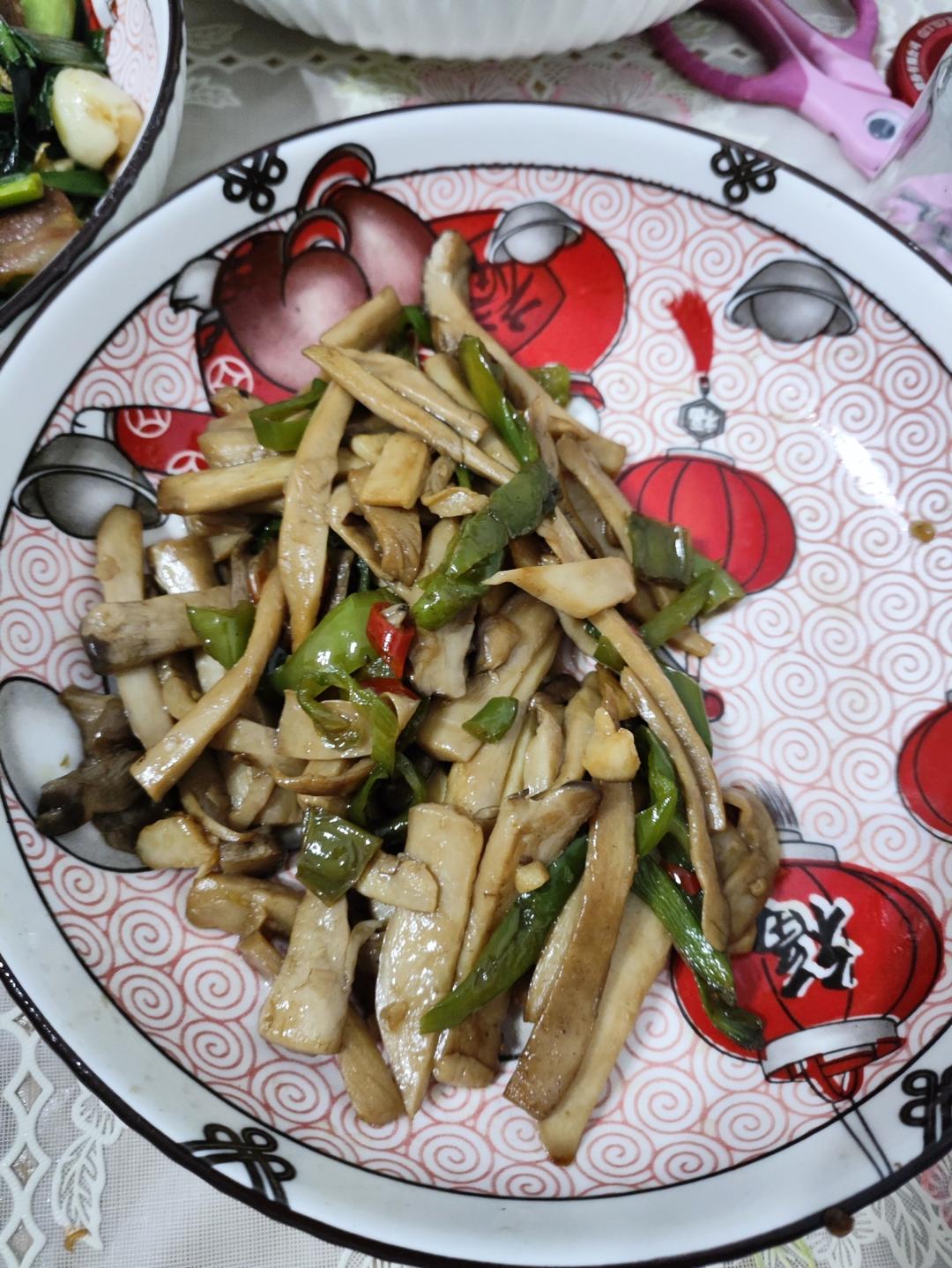 费米饭的蚝油青椒炒杏鲍菇
