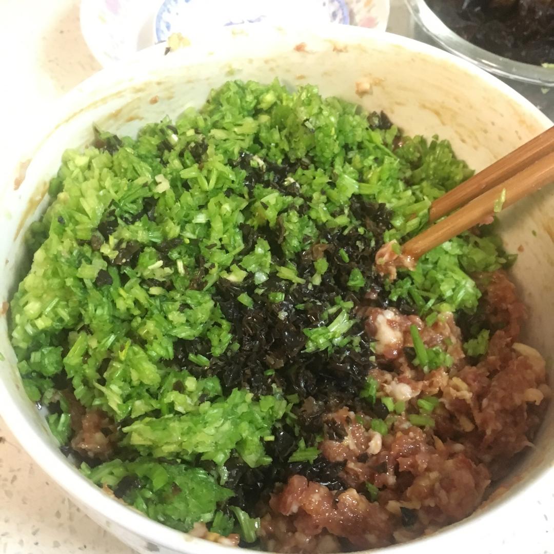 芹菜木耳鲜肉水饺
