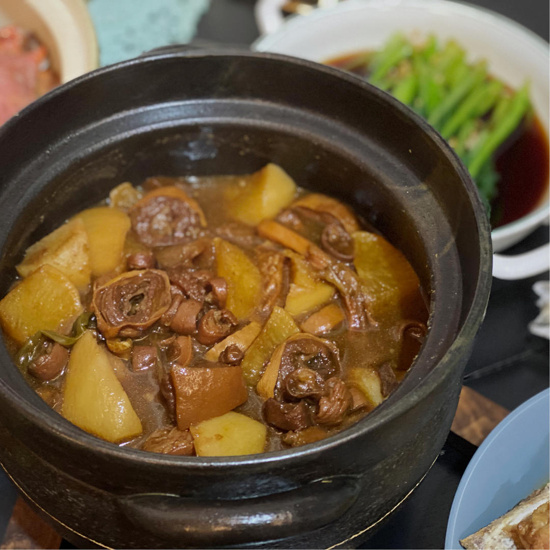 来一份萝卜牛杂煲