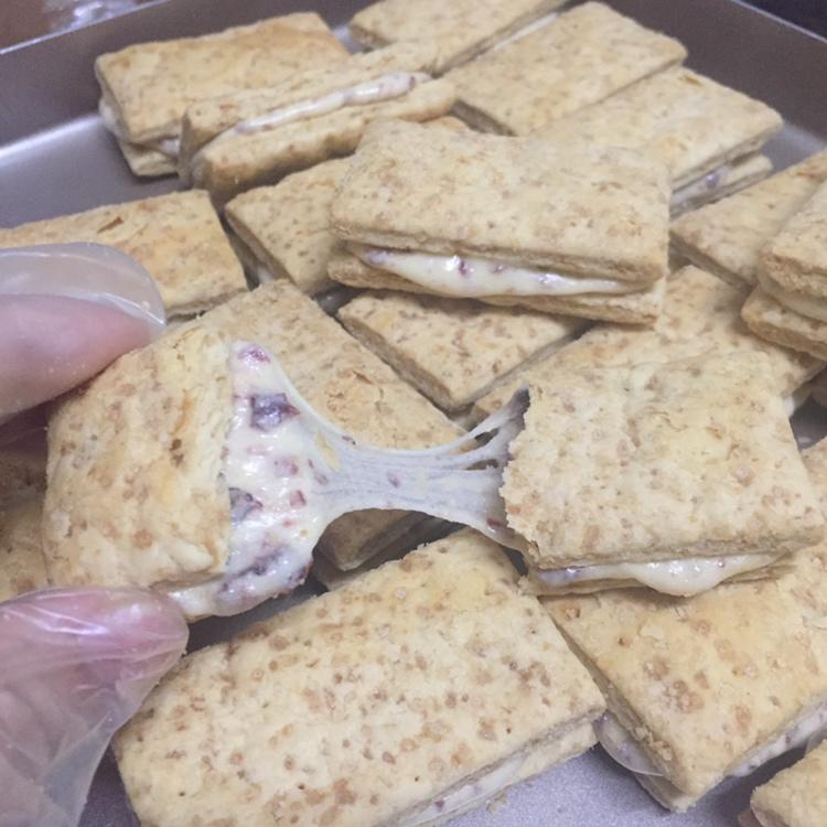 台贺咸蛋黄牛扎饼干