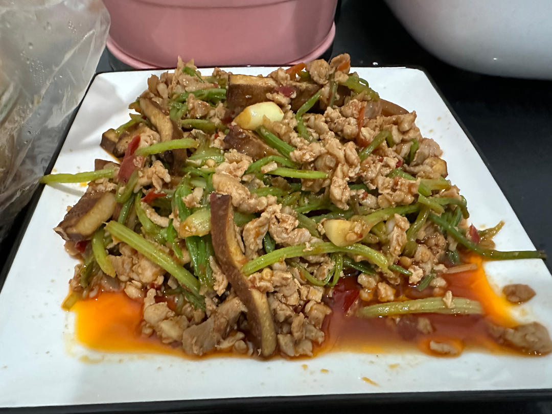 芹菜肉丝炒香干